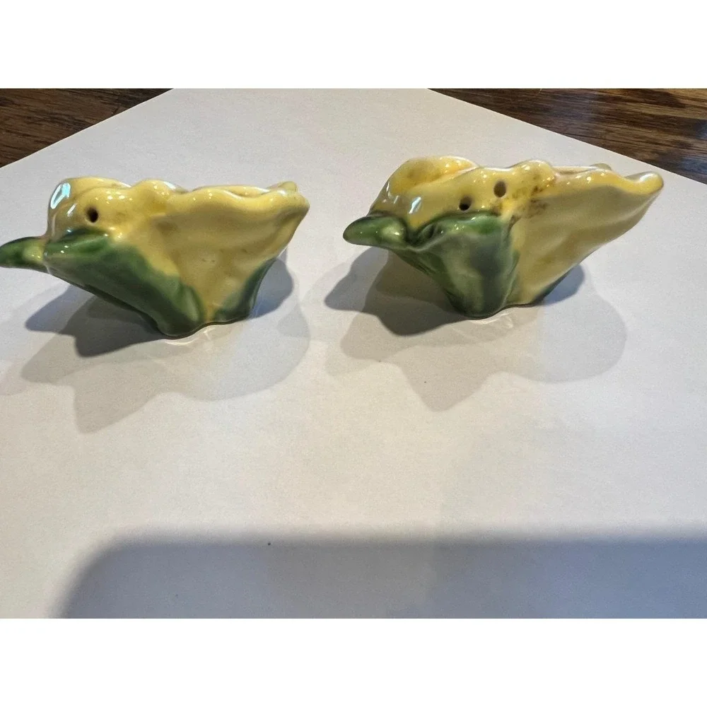 Vintage 1980's Yellow Pansy Salt & Pepper Shakers‎